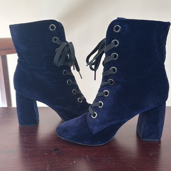 Bcbgeneration BCBG blue velvet lace up chunky heeled boots size 9 Victorian - Picture 7 of 11